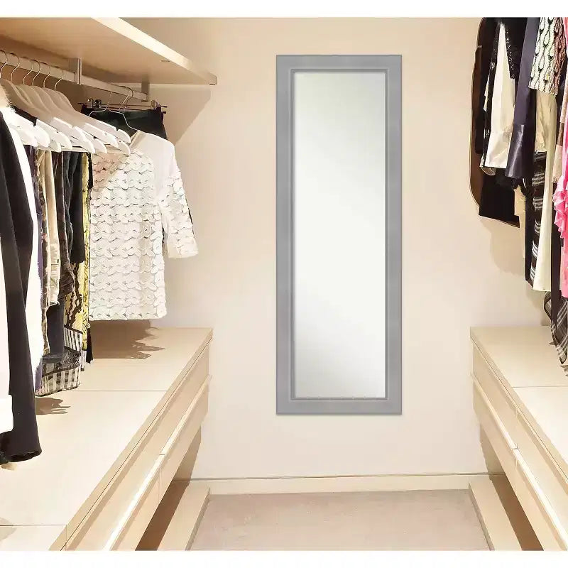 Miroir de porte pleine longueur brossé nickel Vista non biseauté 18" x 52" - Amanti Art : à accrocher à la porte, aucun assemblage requis