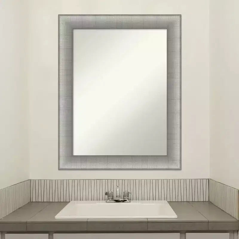 Miroir mural élégant 23 po x 29 po pour salle de bain, étain brossé - Amanti Art : Rectangulaire moderne, fixation murale