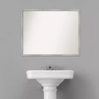 Miroir mural en bois blanc lambrissé 29" x 23" : Rectangulaire moderne, sans montage - Amanti Art