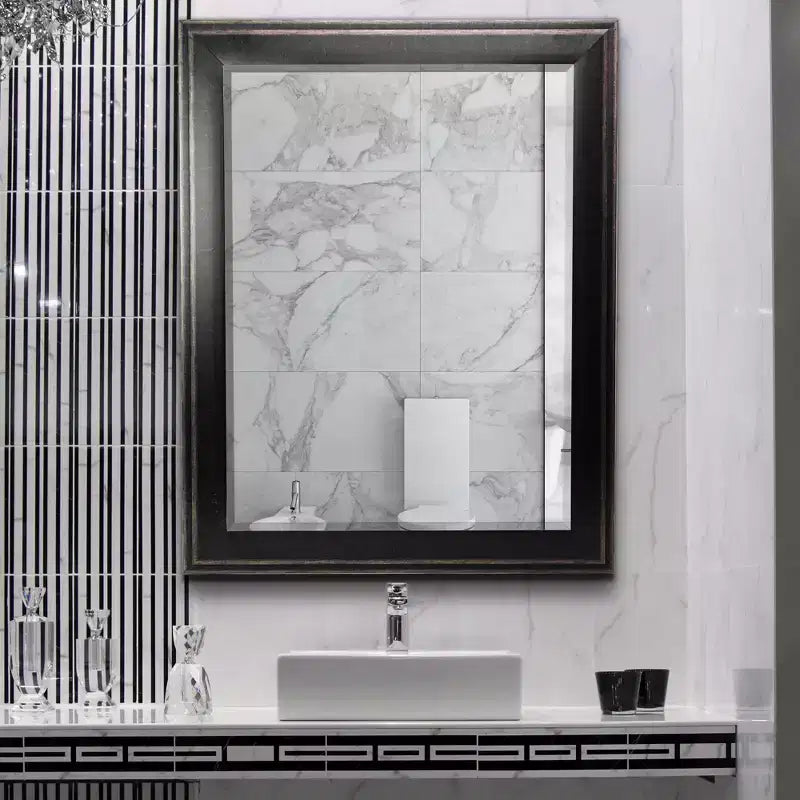 Miroir encadré bicolore 31,5" x 43,5" noir - Head West : Verre biseauté, texture antique, aucun assemblage requis