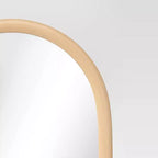 Miroir sur pied arque 20" x 65" naturel - Threshold™ : Cadre moderne en polystyrène, aucun assemblage, conception autoportante