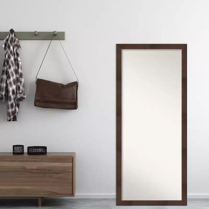 Miroir sur pied ou à poser Amanti Art Wildwood, 28 po x 64 po, cadre en polystyrène, à suspendre au mur, marron : Rectangle moderne
