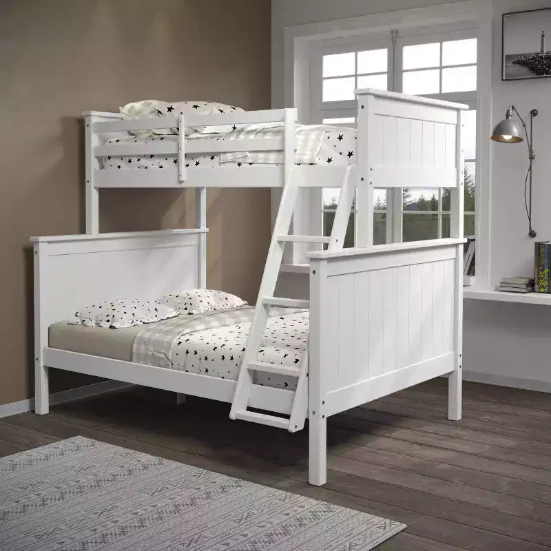 Lit superposé Deirdra moderne blanc en bois massif avec échelle intégrée pour enfants - Linon : Se transforme en deux lits jumeaux, barrières de sécurité