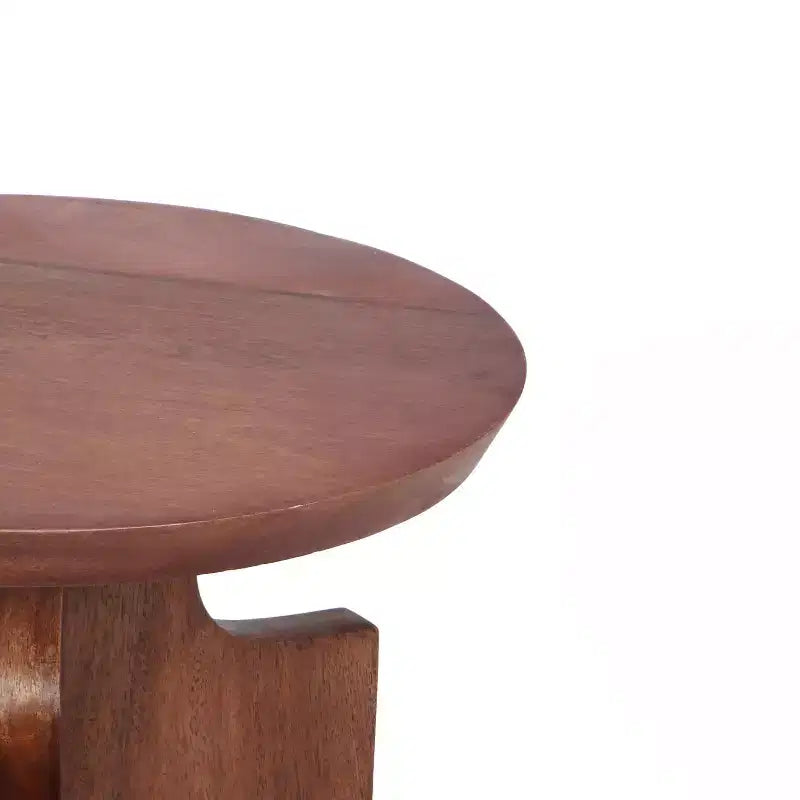 Table d'appoint ronde à 3 pieds en bois de manguier Lira Christopher Knight Home, Noyer