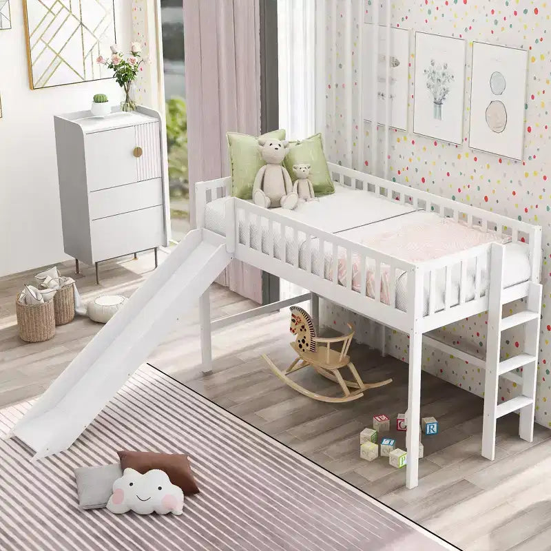 Lit mezzanine bas en bois Whisen de 77,4 L x 40,5 l avec échelle et toboggan, convient aux petits espaces