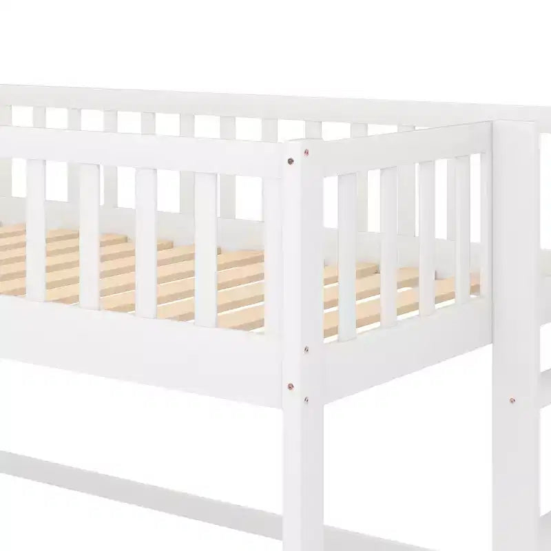 Lit mezzanine bas en bois Whisen de 77,4 L x 40,5 l avec échelle et toboggan, convient aux petits espaces