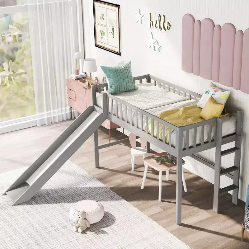Lit mezzanine bas en bois Whisen de 77,4 L x 40,5 l avec échelle et toboggan, convient aux petits espaces