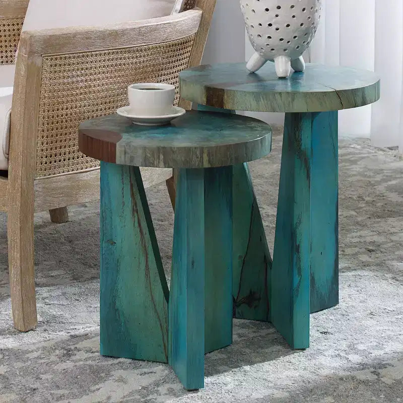 Tables gigognes rondes Uttermost Modern Rich Blue Green Stain Wood, lot de 2, pieds triangulaires pour salon, chambre à coucher, chevet, entrée