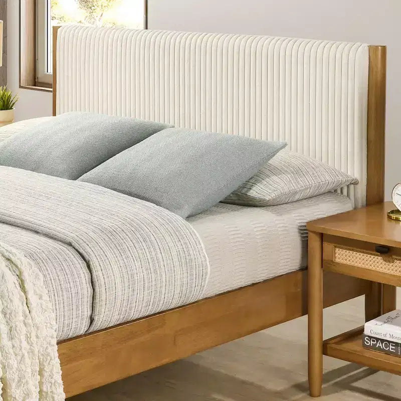 Lit plateforme Roundhill Furniture Vichy en bois d'hévéa couleur noyer clair