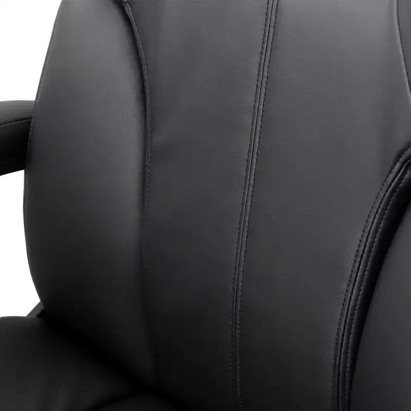 Chaise de bureau Elama à dossier haut réglable en similicuir noir avec base noire