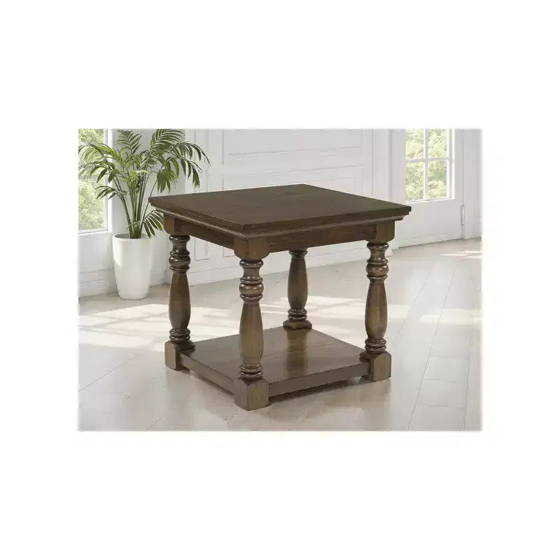 Table d'appoint rectangulaire traditionnelle Signature Design by Ashley Sturlayne – Table d'appoint à deux niveaux avec poteaux décoratifs, marron
