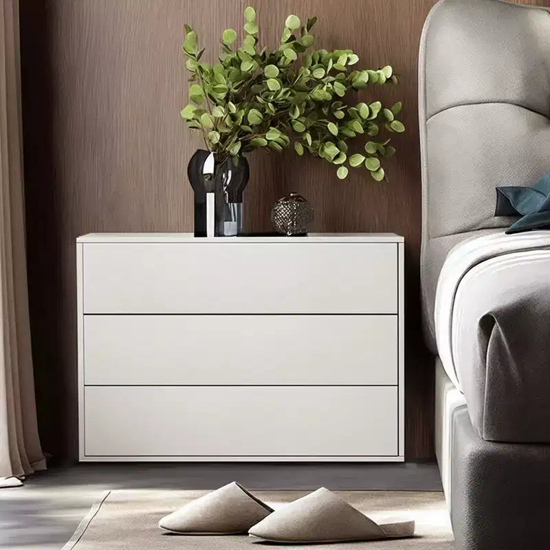 Luck Live Modern 3 drawer bedside table, which is 31.4 inches in size, can be used as a storage cabinet in both the bedroom and the living room.