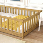 Lit double au sol MAYEERTY avec clôture sans porte, garde-corps en bois d'hévéa beige