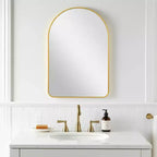 Miroir de salle de bain HomeRoots 39 avec cadre en métal doré et arc
