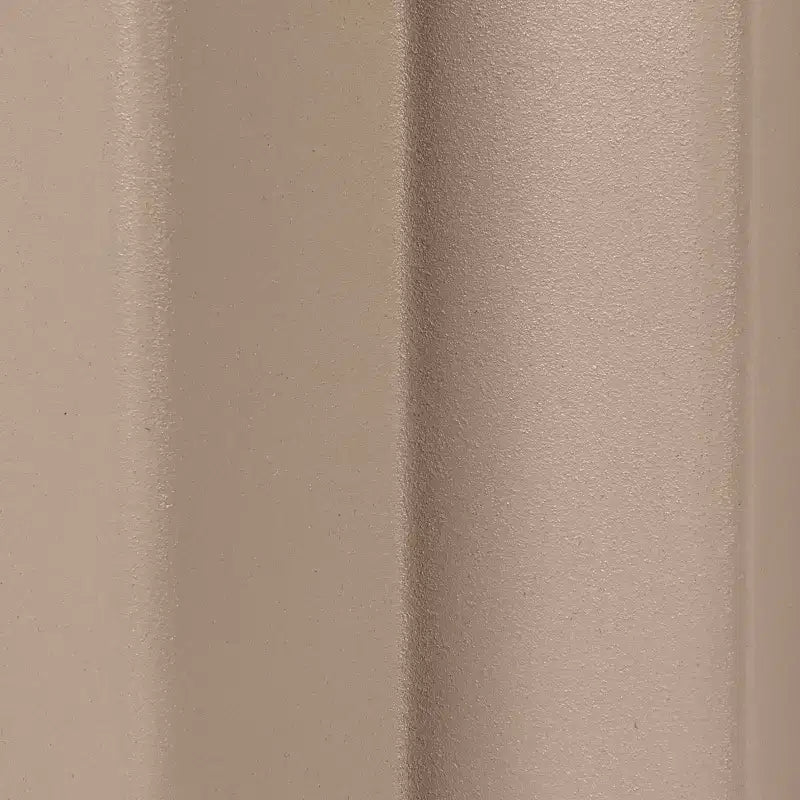 Table d'appoint plissée en métal Storied Home, Beige