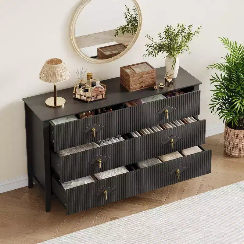 Commode 6 tiroirs pour chambre à coucher, commode en bois de 137 cm de large avec poignées métalliques, organiseur de rangement pour vêtements à cannelures, meuble TV pour couloir