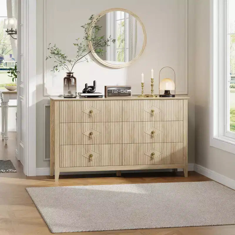 Commode 6 tiroirs pour chambre à coucher, commode en bois de 137 cm de large avec poignées métalliques, organiseur de rangement pour vêtements à cannelures, meuble TV pour couloir