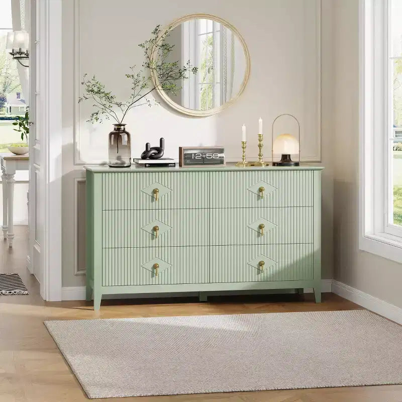 Commode 6 tiroirs pour chambre à coucher, commode en bois de 137 cm de large avec poignées métalliques, organiseur de rangement pour vêtements à cannelures, meuble TV pour couloir