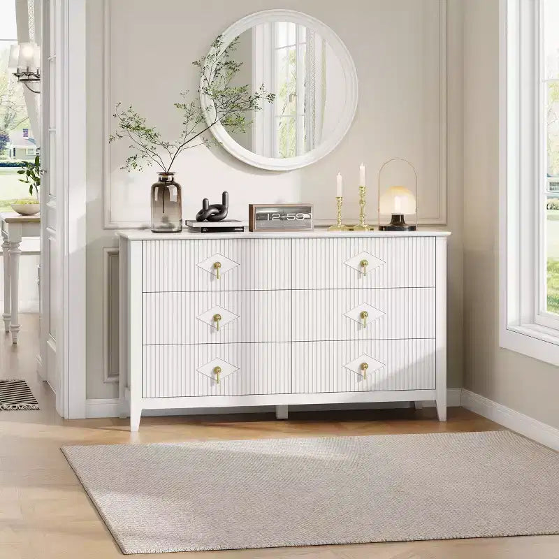 Commode 6 tiroirs pour chambre à coucher, commode en bois de 137 cm de large avec poignées métalliques, organiseur de rangement pour vêtements à cannelures, meuble TV pour couloir