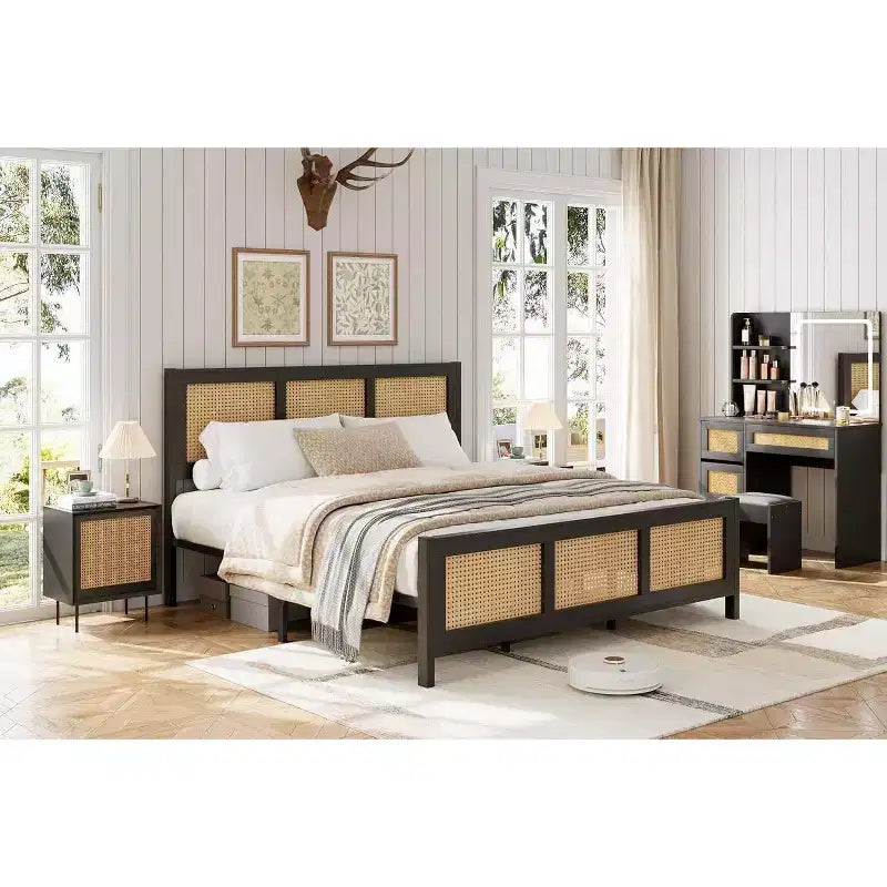 Cadre de lit king size Coolmee en rotin avec tête de lit, plateforme de lit bohème en canne avec sommier en métal robuste, sans bruit, pas besoin de sommier tapissier