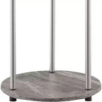 Table d'appoint ronde à deux niveaux HomeStock Belmont avec pieds en acier inoxydable, étagères robustes en panneaux de particules et style moderne contemporain.