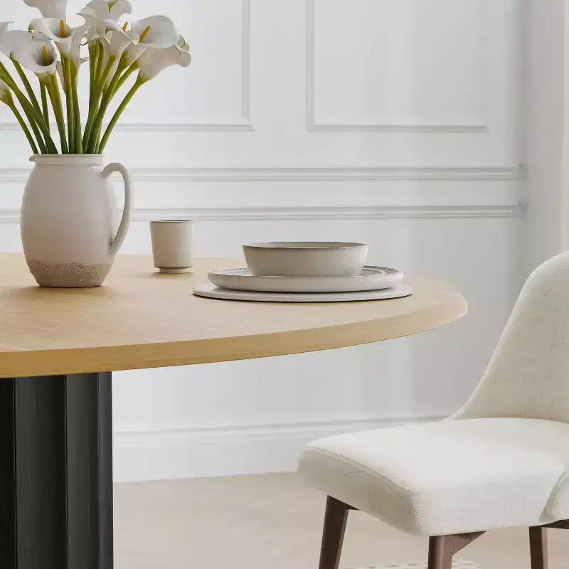 Table à manger ronde en bois PexFix 52, table de cuisine pour 4 à 6 personnes avec plateau aux bords arrondis et piédestal cannelé pour salon/salle à manger/bureau, couleur naturelle