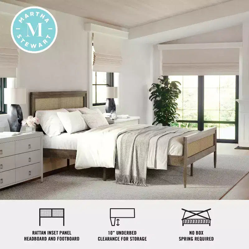 Lit plateforme Martha Stewart Jax en bois massif avec tête et pied de lit en rotin, aucun sommier tapissier requis