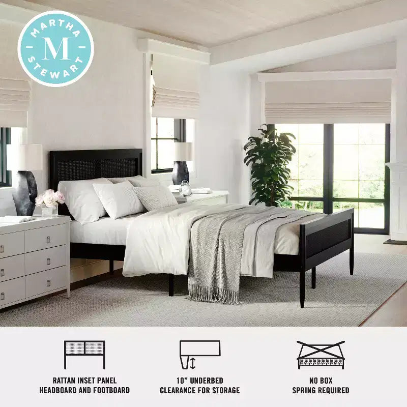 Lit plateforme Martha Stewart Jax en bois massif avec tête et pied de lit en rotin, aucun sommier tapissier requis