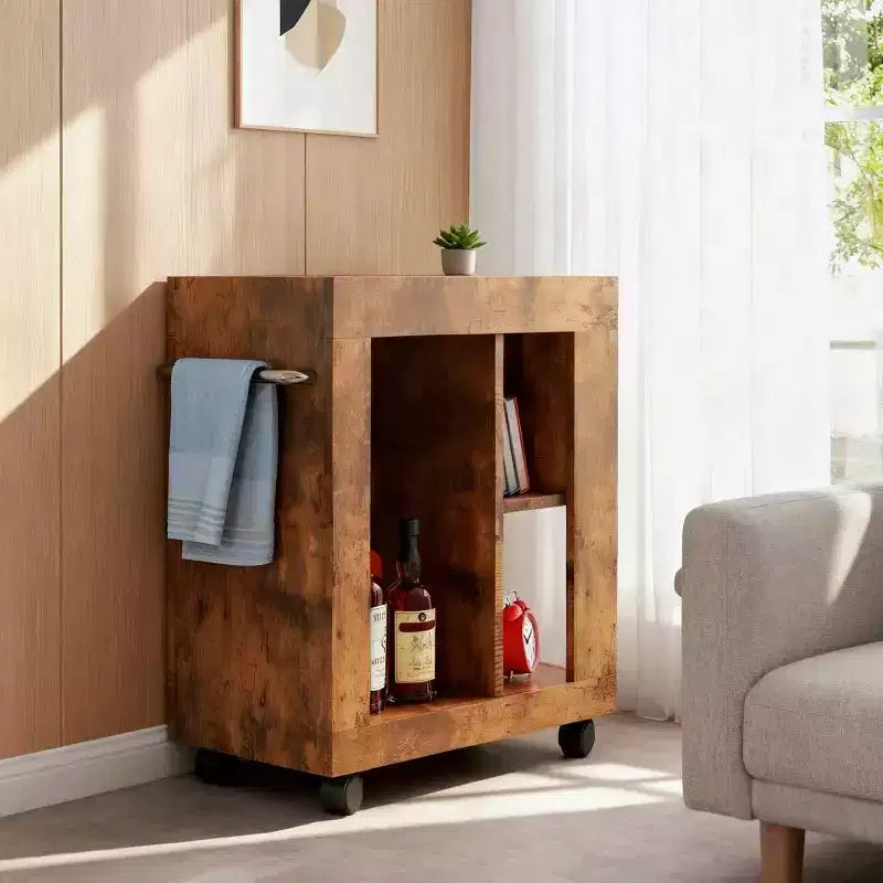 Meuble bar rustique Homy Casa avec plateau en marbre et roulettes, chariot de rangement mobile marron pour cuisine et salon