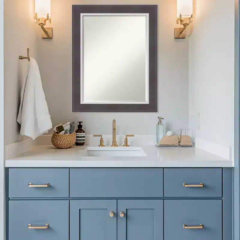 Miroir mural de salle de bain Amanti Art Ellie à cadre biseauté d'un demi-pouce