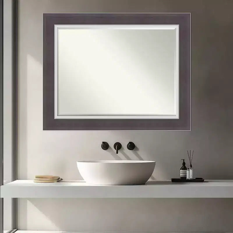 Miroir mural de salle de bain Amanti Art Ellie à cadre biseauté d'un demi-pouce