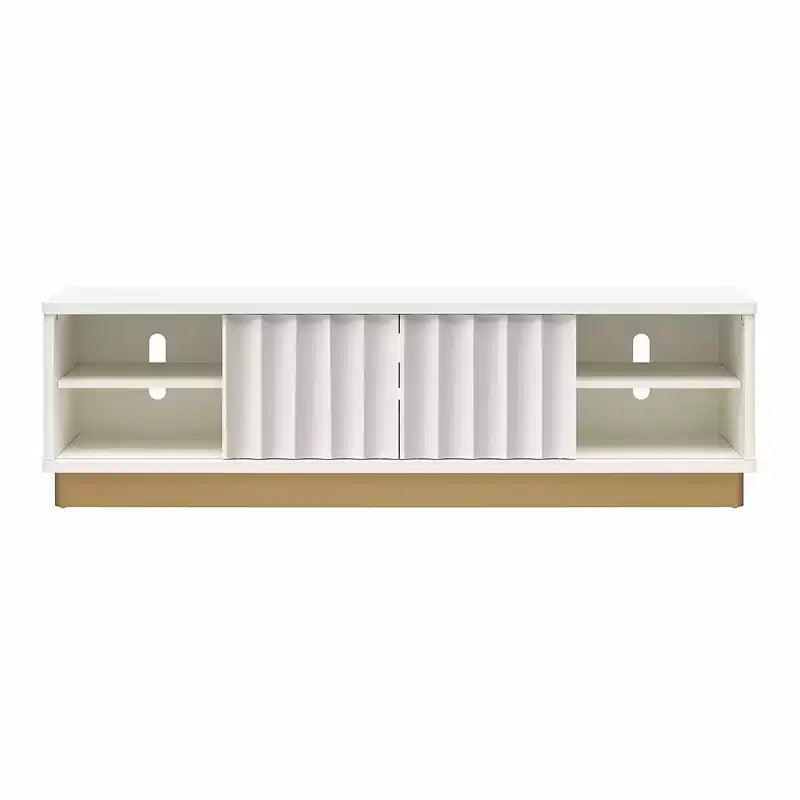 Meuble TV moderne cannelé GDFStudio Hilton pour téléviseurs jusqu'à 65 pouces avec base dorée et portes coulissantes