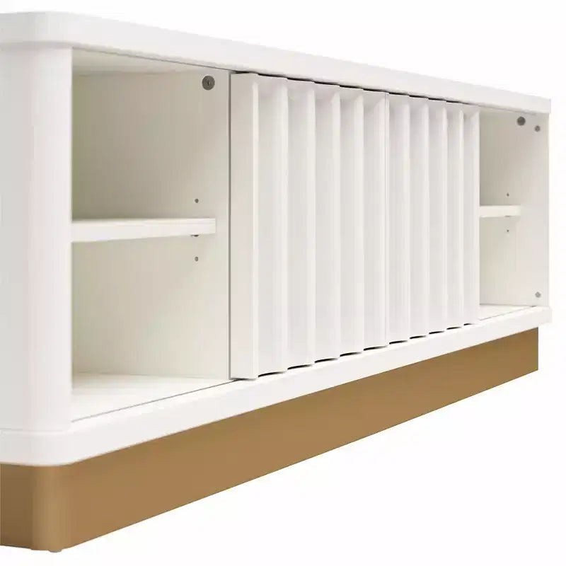 Meuble TV moderne cannelé GDFStudio Hilton pour téléviseurs jusqu'à 65 pouces avec base dorée et portes coulissantes