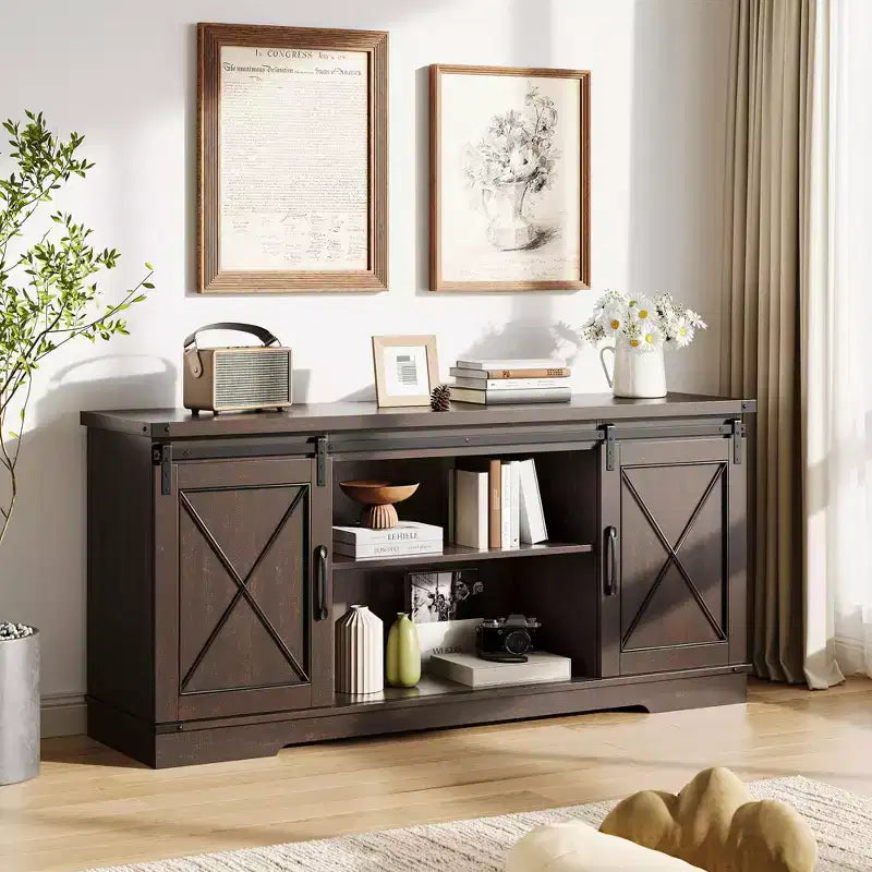 Meuble TV de ferme pour téléviseurs jusqu'à 65 pouces et centre de divertissement avec portes de grange coulissantes et étagère réglable, console média avec armoire de rangement