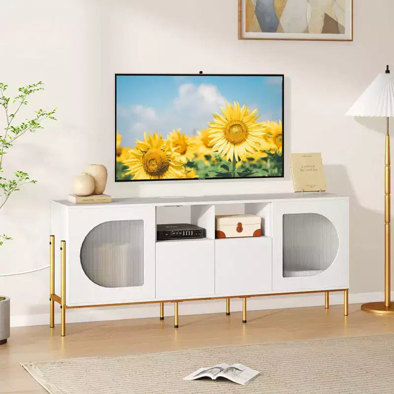 Meuble TV Costway avec station de charge pour téléviseurs 70 pouces, portes cannelées et 2 tiroirs de rangement, blanc