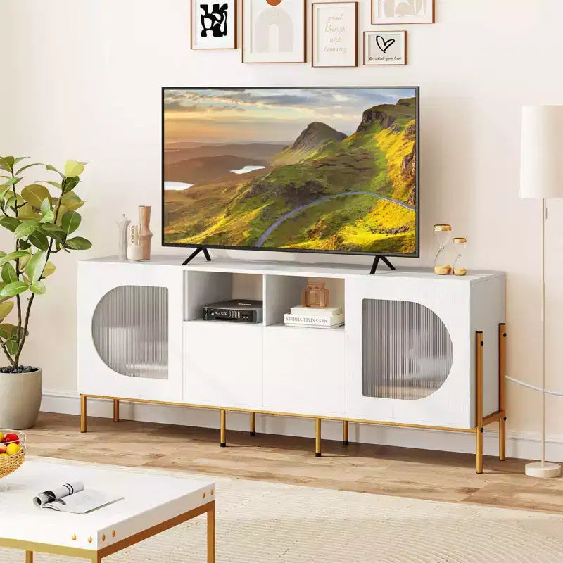 Meuble TV Costway avec station de charge pour téléviseurs 70 pouces, portes cannelées et 2 tiroirs de rangement, blanc