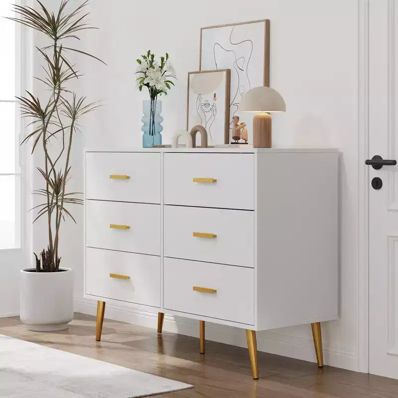 Commode moderne à 6 tiroirs avec poignées dorées et pieds en métal pour un salon, un couloir ou une entrée