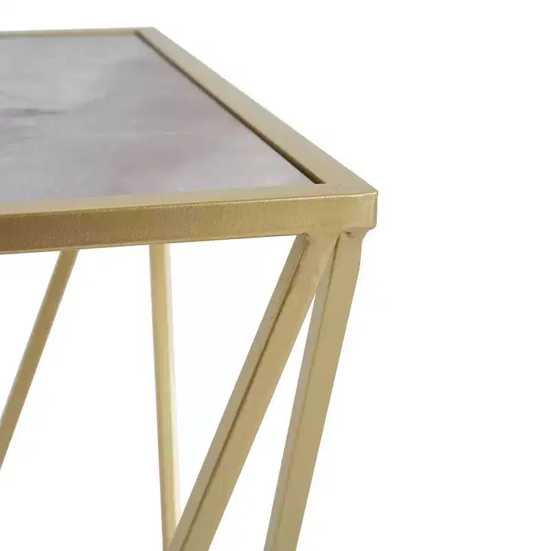 Table d'appoint Homy Casa avec cadre en fer géométrique et plateau imitation marbre, doré