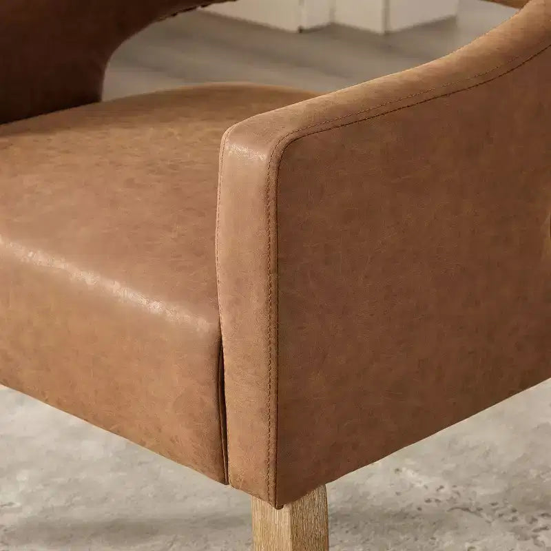 Chaise d'appoint moderne Homy Casa avec dossier incurvé, revêtement en similicuir et pieds en bois