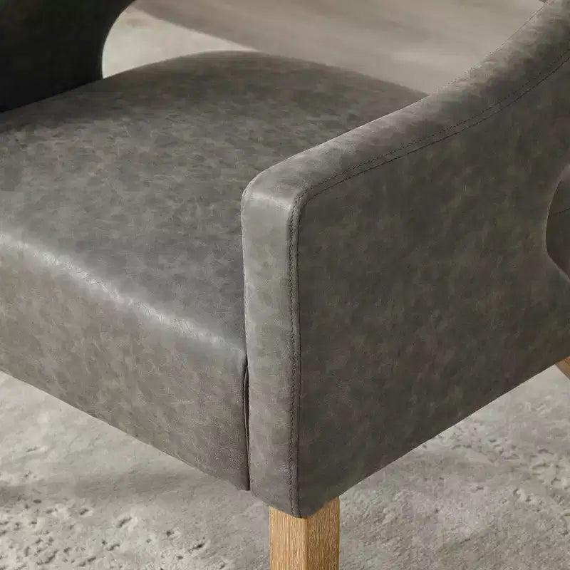 Chaise d'appoint moderne Homy Casa avec dossier incurvé, revêtement en similicuir et pieds en bois