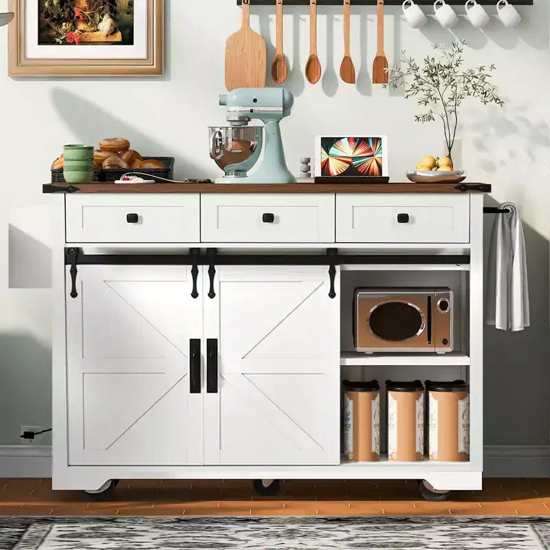 Îlot de cuisine Okak avec prise de courant, Chariot de cuisine avec 2 portes coulissantes de style grange, abattant et porte-épices, Îlot de cuisine roulant pour la cuisine