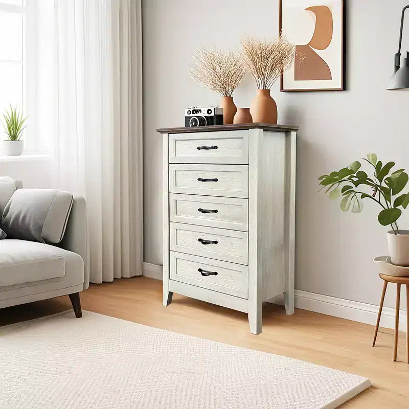 Commode en bois, meuble-lavabo haut de style rustique avec de larges poignées métalliques, adapté au rangement dans les chambres, les couloirs et les salons.