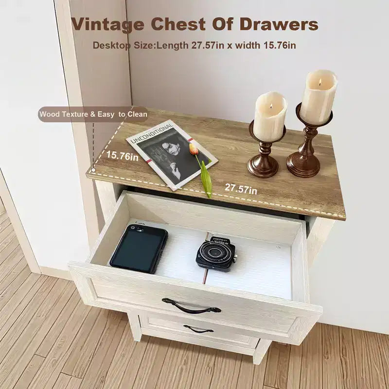 Commode en bois, meuble-lavabo haut de style rustique avec de larges poignées métalliques, adapté au rangement dans les chambres, les couloirs et les salons.