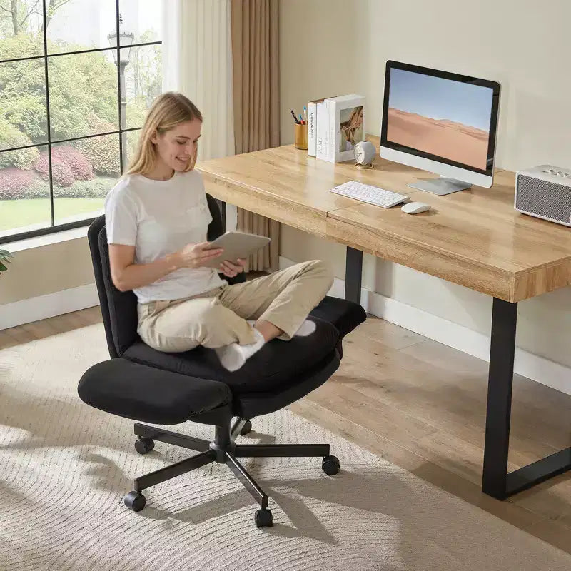 Chaise de bureau Bestier Criss Cross avec accoudoirs et roulettes, chaise de bureau ergonomique à pattes croisées, chaise de bureau pour la maison et le maquillage.