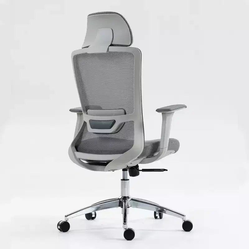 Chaise de bureau de direction ergonomique en maille Homy Casa avec appui-tête réglable, inclinaison à 120° et base chromée pivotante à 360°, grise
