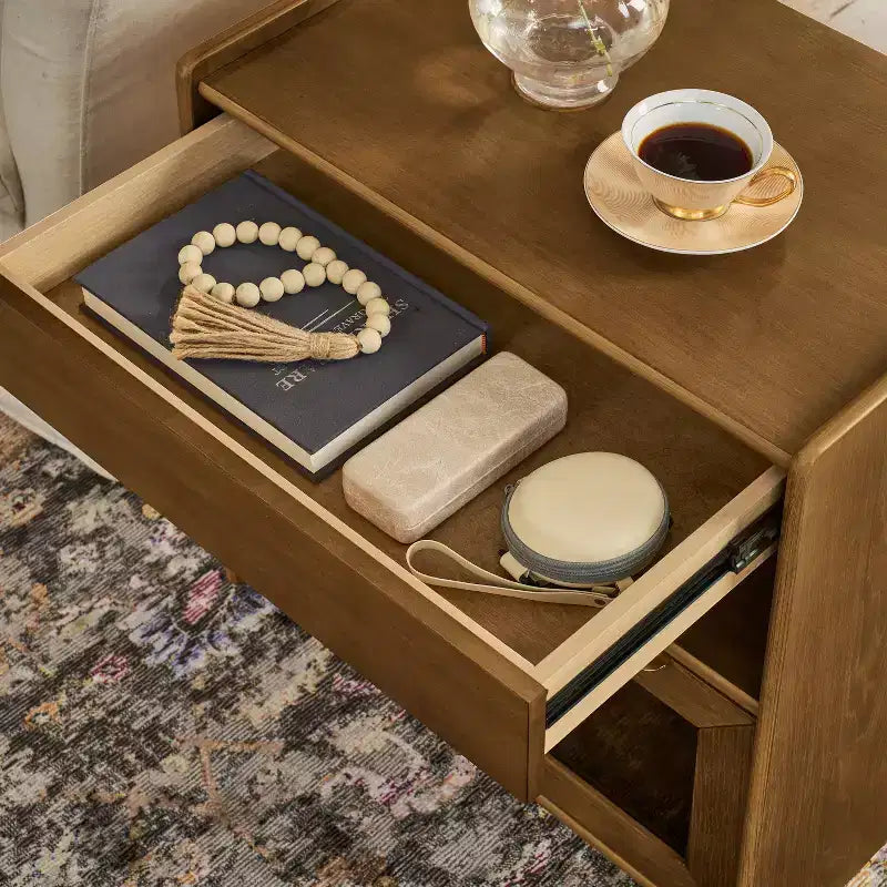 Coiffeuse avec étagères ouvertes et tiroirs en verre, station de charge, prise et 2 tiroirs ; Meuble d'appoint pour salon/pièce de réception/chambre d'étudiant.