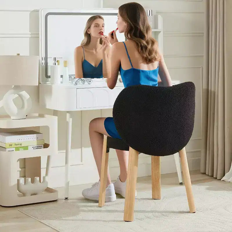 COZONY Chaise de maquillage à dossier cœur, lot de 1 ou 2, chaise de coiffeuse et de salle à manger pour chambre à coucher, chaise d'appoint confortable, capacité de 136 kg, compatible avec les bureaux de moins de 61 cm