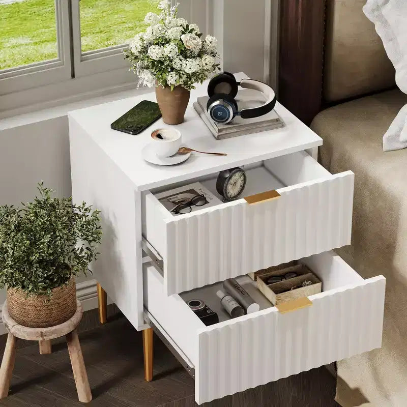 Table de chevet COZONY moderne cannelée avec station de charge, table de chevet à 2 tiroirs avec ports USB pour chambre et appartement