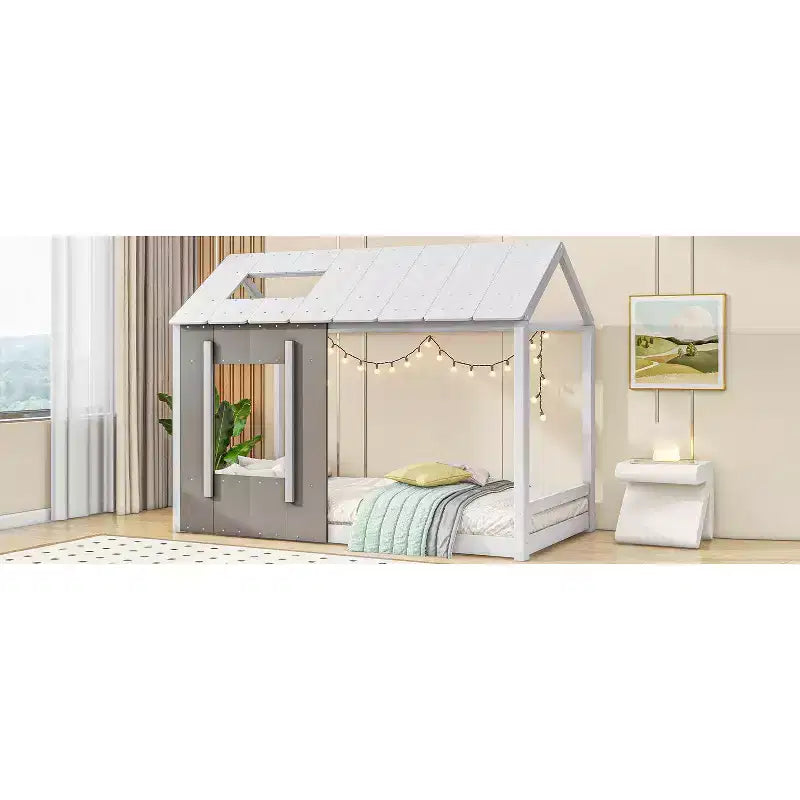 Lit plateforme Bellemave double pour enfant avec toit et fenêtre, cadre en bois massif, design moderne de maisonnette, blanc et gris antique, montage facile