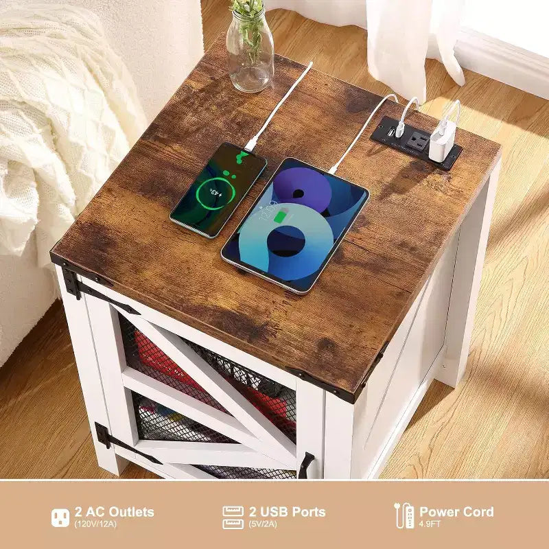 Bout de canapé de ferme avec station de recharge, table de chevet rustique de 45 cm avec porte coulissante et étagère de rangement réglable, table d'appoint de canapé en bois avec rangement